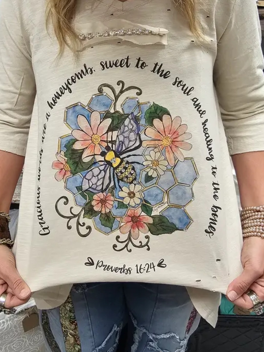 A Rare Bird Cream Bee In Flight Floral Graphic 3/4 Sleeve Tee